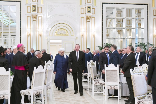 Müqəddəs Ramazan ayı münasibətilə iftar mərasimi keçirilib  Prezident İlham Əliyev mərasimdə iştirak edib